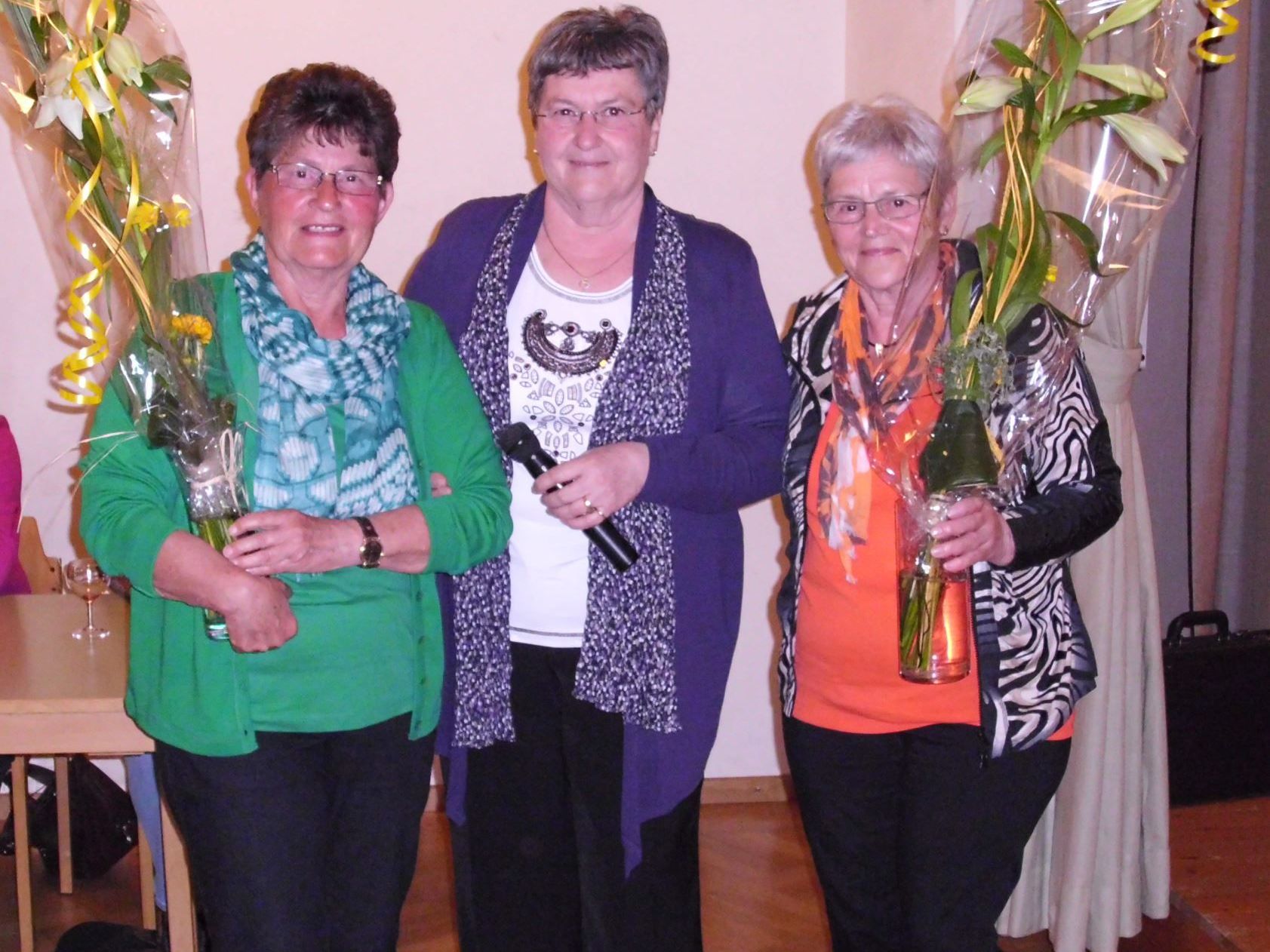 v.l.n.r. Resi Oberhauser, Hildegard Longhi, Erika Klimmer v.l.n.r. Resi Oberhauser, Hildegard Longhi, Erika Klimmer