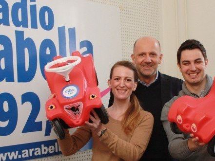 Sophie Lang (Moderatorin Radio Arabella), Mag. Wolfgang Struber (Geschäftsführer Radio Arabella) und Julian Steiner (Moderator Radio Arabella) Sophie Lang (Moderatorin Radio Arabella), Mag. Wolfgang Struber (Geschäftsführer Radio Arabella) und Julian Steiner (Moderator Radio Arabella)