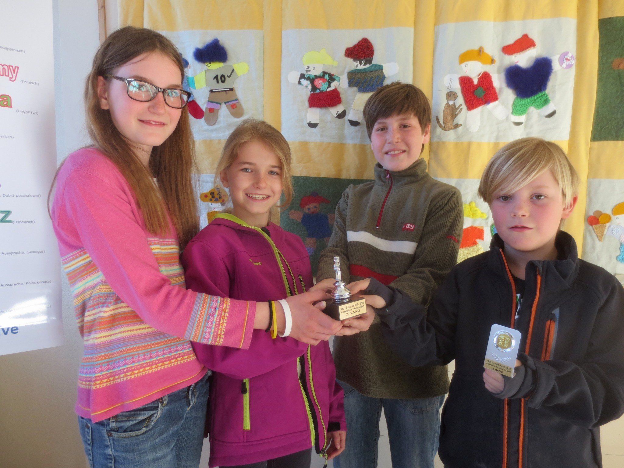 Das Team der Volksschule Lochau mit Edith Scheil, Antonia Feigl, Josef Scheil und Jakob Schwarzenbacher holte sich den ausgezeichneten 2. Platz. Das Team der Volksschule Lochau mit Edith Scheil, Antonia Feigl, Josef Scheil und Jakob Schwarzenbacher holte sich den ausgezeichneten 2. Platz.