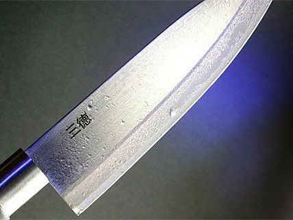 Mit einem Messer wurde eine Frau in Mödling brutal attackiert Mit einem Messer wurde eine Frau in Mödling brutal attackiert