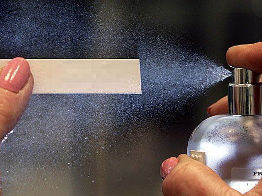 In Wien ist der tägliche Griff zum Parfum gang und gäbe - in Salzburg etwa weniger In Wien ist der tägliche Griff zum Parfum gang und gäbe - in Salzburg etwa weniger