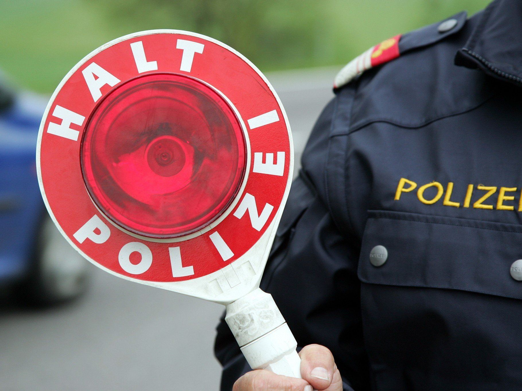 Der 45-Jährige war mit 117 statt der erlaubten 50 km/h unterwegs. Der 45-Jährige war mit 117 statt der erlaubten 50 km/h unterwegs.