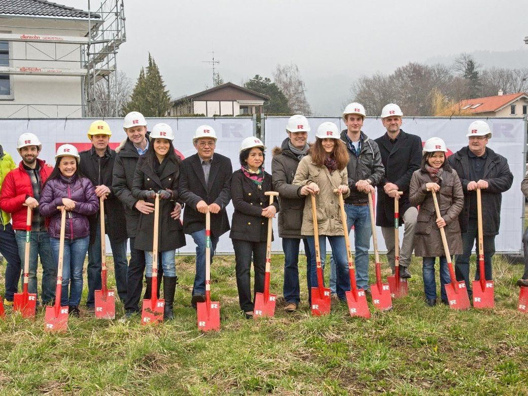 Vertreter der Errichtergemeinschaft, Eigentümer, Architekturbüro Schnetzer Kreuzer und Rhomberg Bau beim gemeinsamen Spatenstich Vertreter der Errichtergemeinschaft, Eigentümer, Architekturbüro Schnetzer Kreuzer und Rhomberg Bau beim gemeinsamen Spatenstich