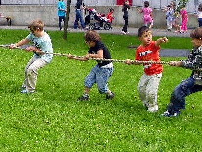 Der Spielbus des Vorarlberger Kinderdorfs macht Halt in Bludenz. Der Spielbus des Vorarlberger Kinderdorfs macht Halt in Bludenz.