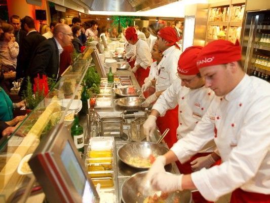 Die Restaurantkette "Vapiano" ist sehr erfolgreich - nun kommt die bisher größte Filiale Die Restaurantkette "Vapiano" ist sehr erfolgreich - nun kommt die bisher größte Filiale