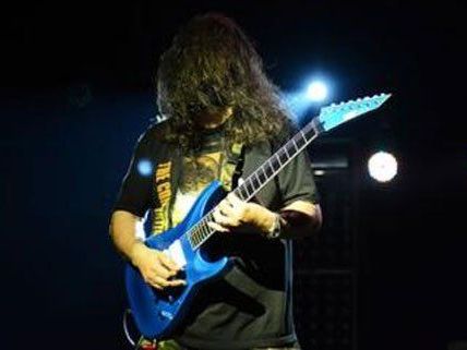 Die Band Deftones trauert um ihren ehemaligen Bassisten Chi Cheng. Die Band Deftones trauert um ihren ehemaligen Bassisten Chi Cheng.