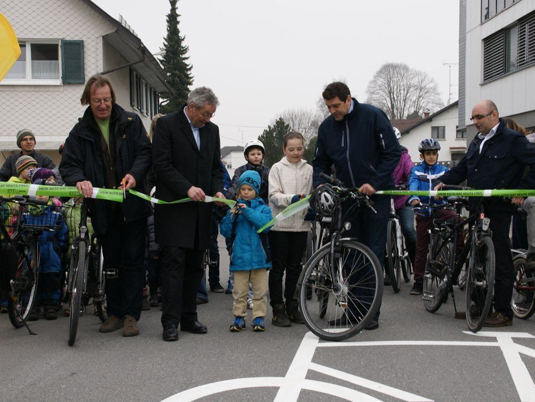 Mobilitätsmanager Martin Scheuermeier, Landesstatthalter Rüdisser, Bgm. Köhlmeier uva eröffneten.