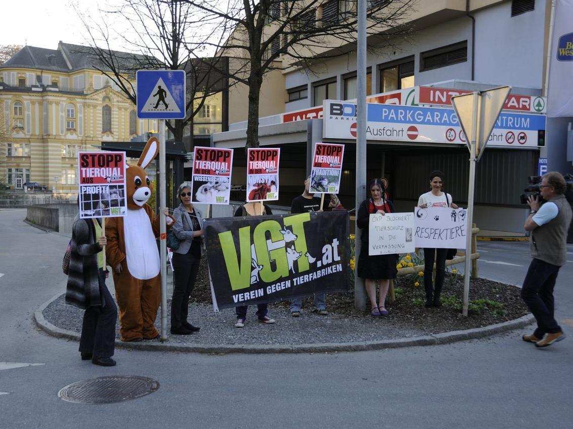 Verein gegen Tierfabriken fordert ÖVP auf, Wort zu halten.