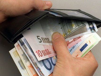 Die beiden Männer wurden noch an Ort und Stelle festgenommen. Die beiden Männer wurden noch an Ort und Stelle festgenommen.