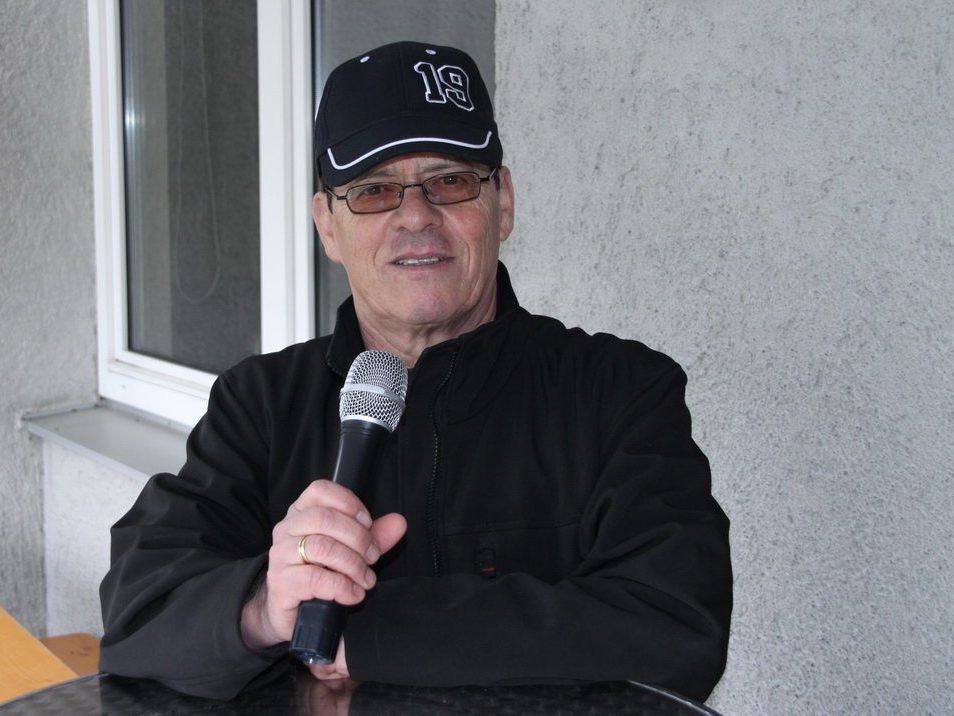 Fast 30 Jahre lang ist Walter Mitteregger schon Stadionsprecher in Hard. Fast 30 Jahre lang ist Walter Mitteregger schon Stadionsprecher in Hard.