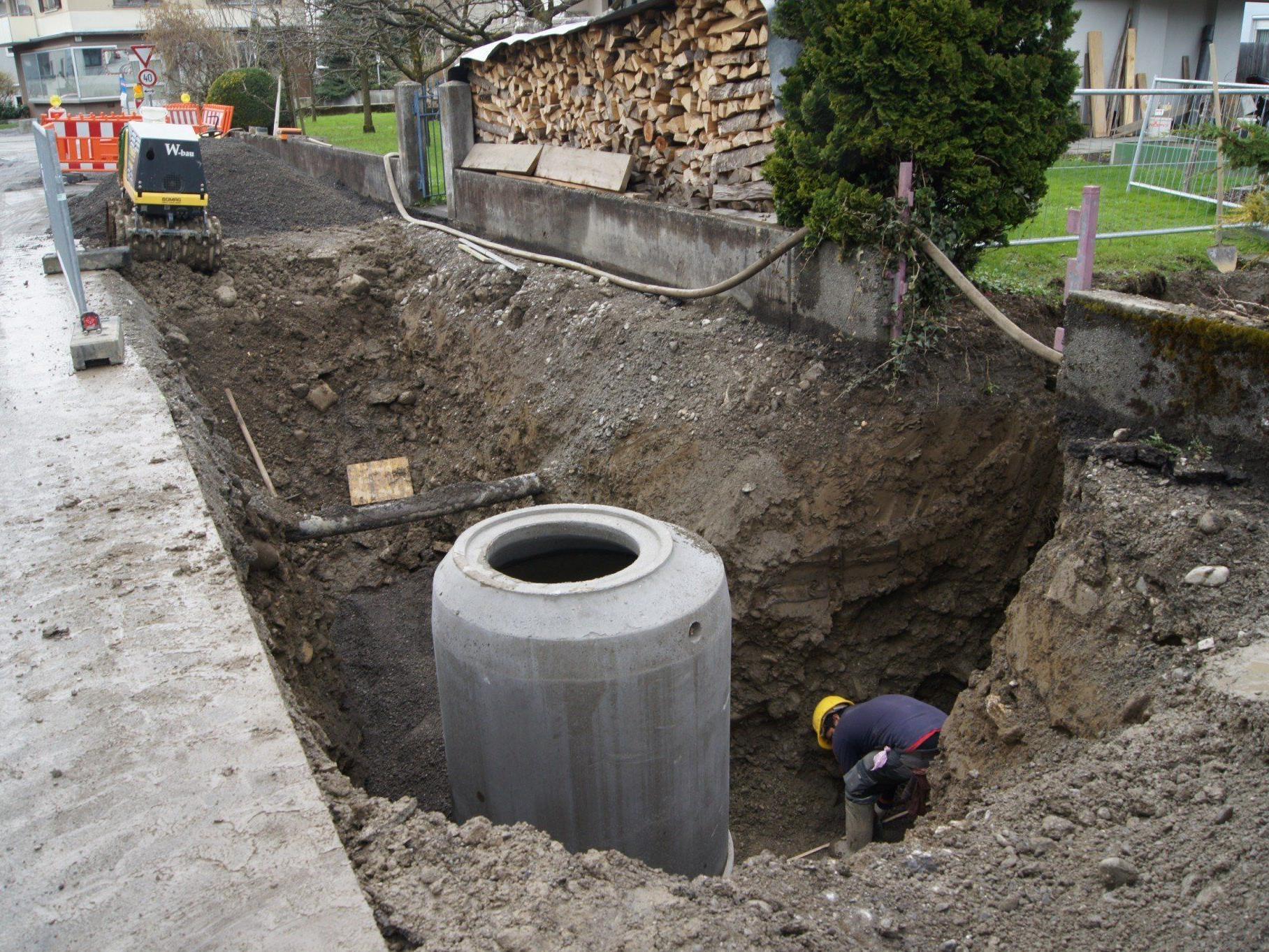 Mit der Kanalisierung im Unteren Kirchweg wurde begonnen