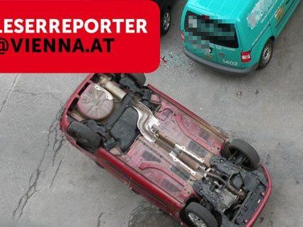 Durch den Aufprall überschlug sich eines der Fahrzeuge bei dem Unfall. Durch den Aufprall überschlug sich eines der Fahrzeuge bei dem Unfall.