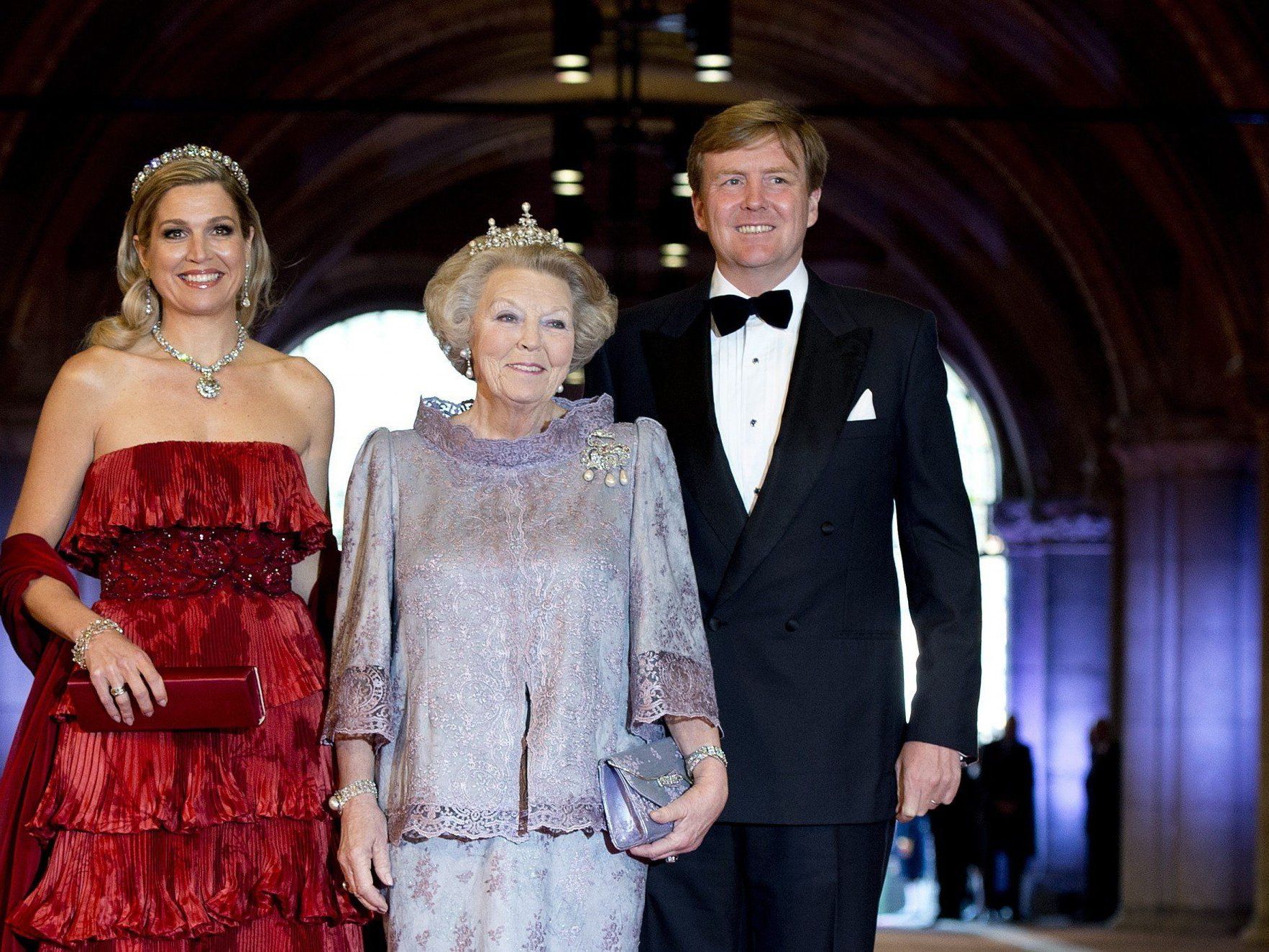 Parlament hat königliche Befugnisse eingeschränkt. Parlament hat königliche Befugnisse eingeschränkt.