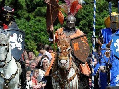 Am 4. und 5. Mai gehört die Zirkuswiese den Rittern, Gauklern und Mittelalter-Fans. Am 4. und 5. Mai gehört die Zirkuswiese den Rittern, Gauklern und Mittelalter-Fans.