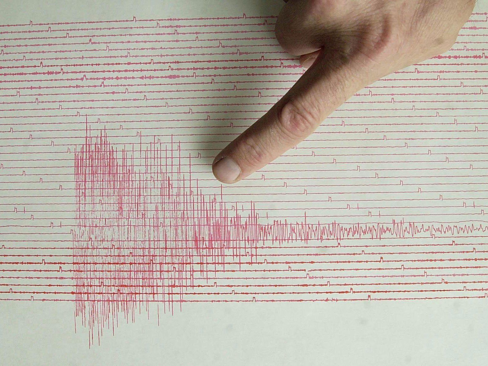 Erschütterungen erreichten laut US-Erdbebenwarte Stärke 6,2. Erschütterungen erreichten laut US-Erdbebenwarte Stärke 6,2.