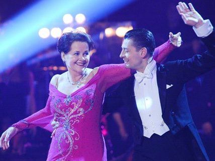 Monika Salzer musste sich am Freitag von den "Dancing Stars" verabschieden. Monika Salzer musste sich am Freitag von den "Dancing Stars" verabschieden.
