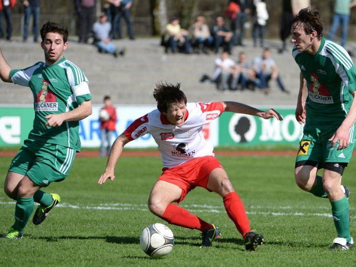 Manuel Honeck schoss im Heimspiel der Rothosen gegen Wals/Grünau zwei Tore. Manuel Honeck schoss im Heimspiel der Rothosen gegen Wals/Grünau zwei Tore.
