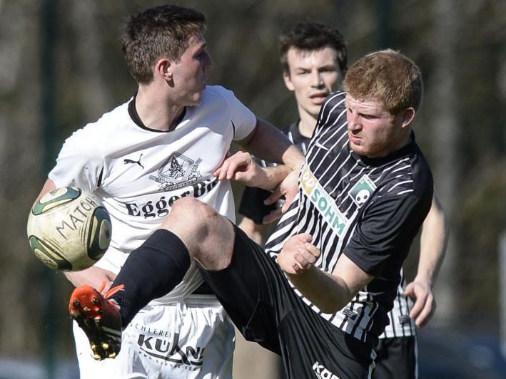 Alberschwende gewinnt das Wälderderby in Egg mit 2:1 und ist nun vor den Eggern Dritter. Alberschwende gewinnt das Wälderderby in Egg mit 2:1 und ist nun vor den Eggern Dritter.