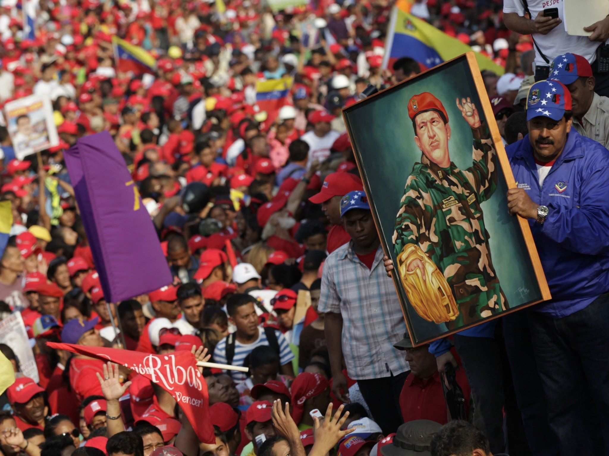 Sicherheitsvorkehrungen im ganzen Land wurden verstärkt. Sicherheitsvorkehrungen im ganzen Land wurden verstärkt.