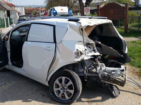 Am Donnerstag kollidierten in Lanzendorf ein Zug und ein Pkw. Am Donnerstag kollidierten in Lanzendorf ein Zug und ein Pkw.