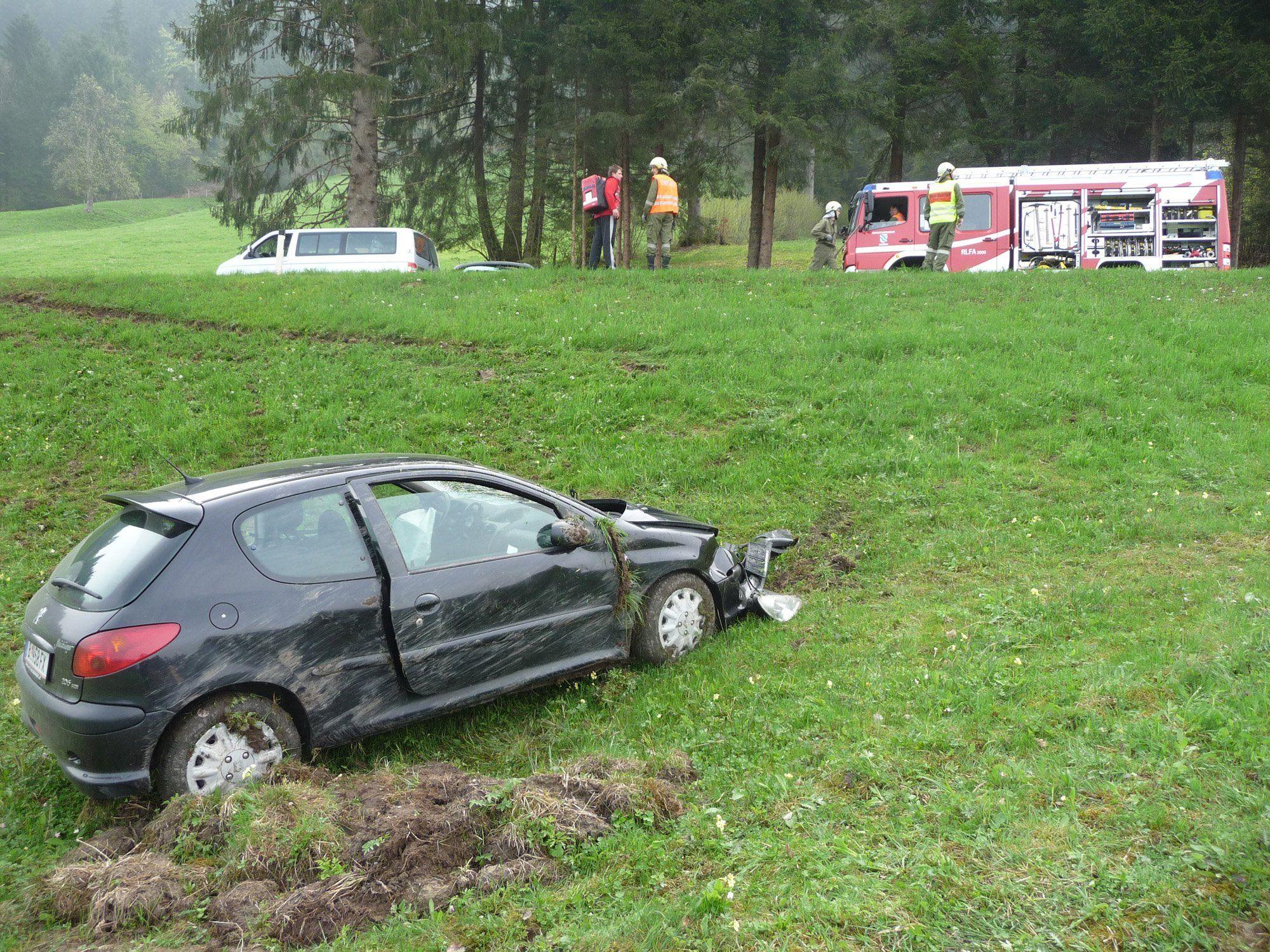 Eine 36-Jährige wurde bei dem Unfall verletzt und ins LKH Bregenz gebracht.