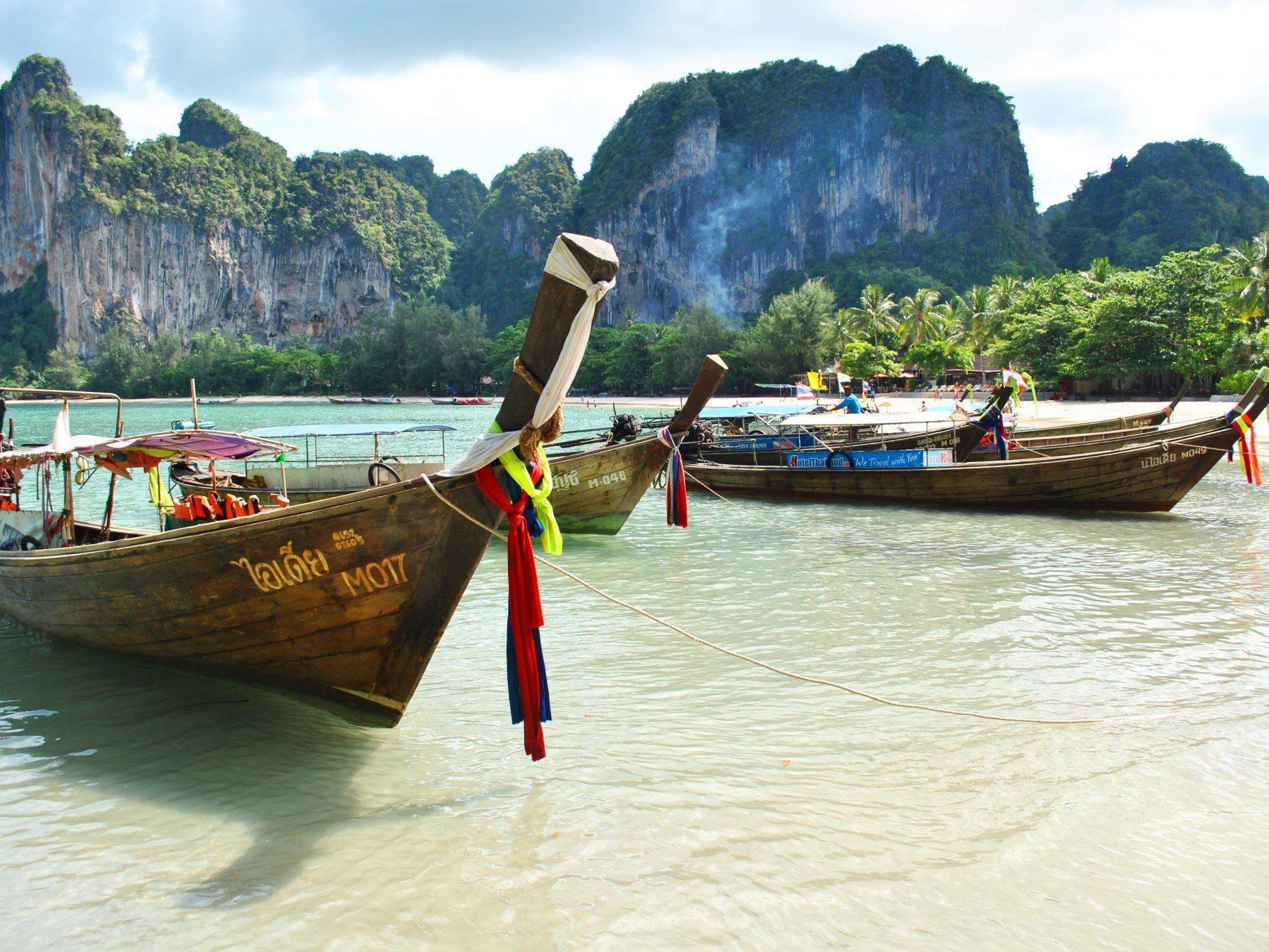 Thailand: Niemals mit dem Finger auf jemanden zeigen, das gilt als Beleidigung.