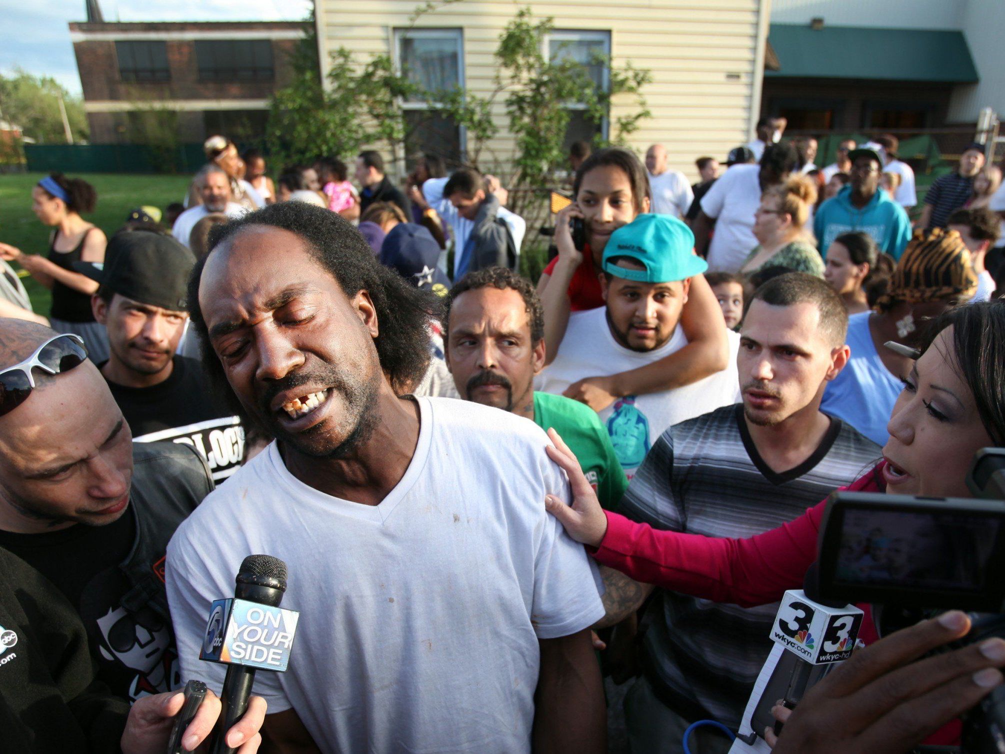 Charles Ramsey: US-Medien und Internet feiern Retter der Entführten von Cleveland. Charles Ramsey: US-Medien und Internet feiern Retter der Entführten von Cleveland.