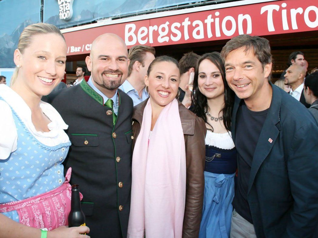 Fröhliche Gesichter und traditionelle Outfits bei der Eröffnung der Bergstation-Tirol Fröhliche Gesichter und traditionelle Outfits bei der Eröffnung der Bergstation-Tirol