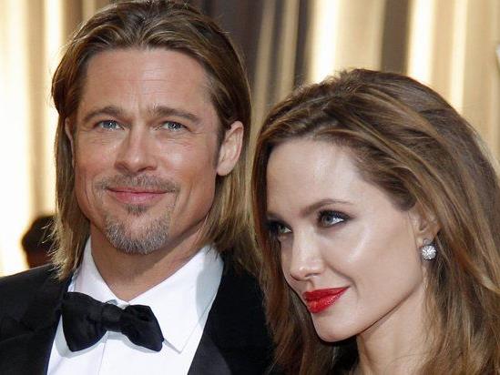 Jolie lernte er bei den Dreharbeiten zu dem Film "Mr. & Mrs. Smith" kennen.