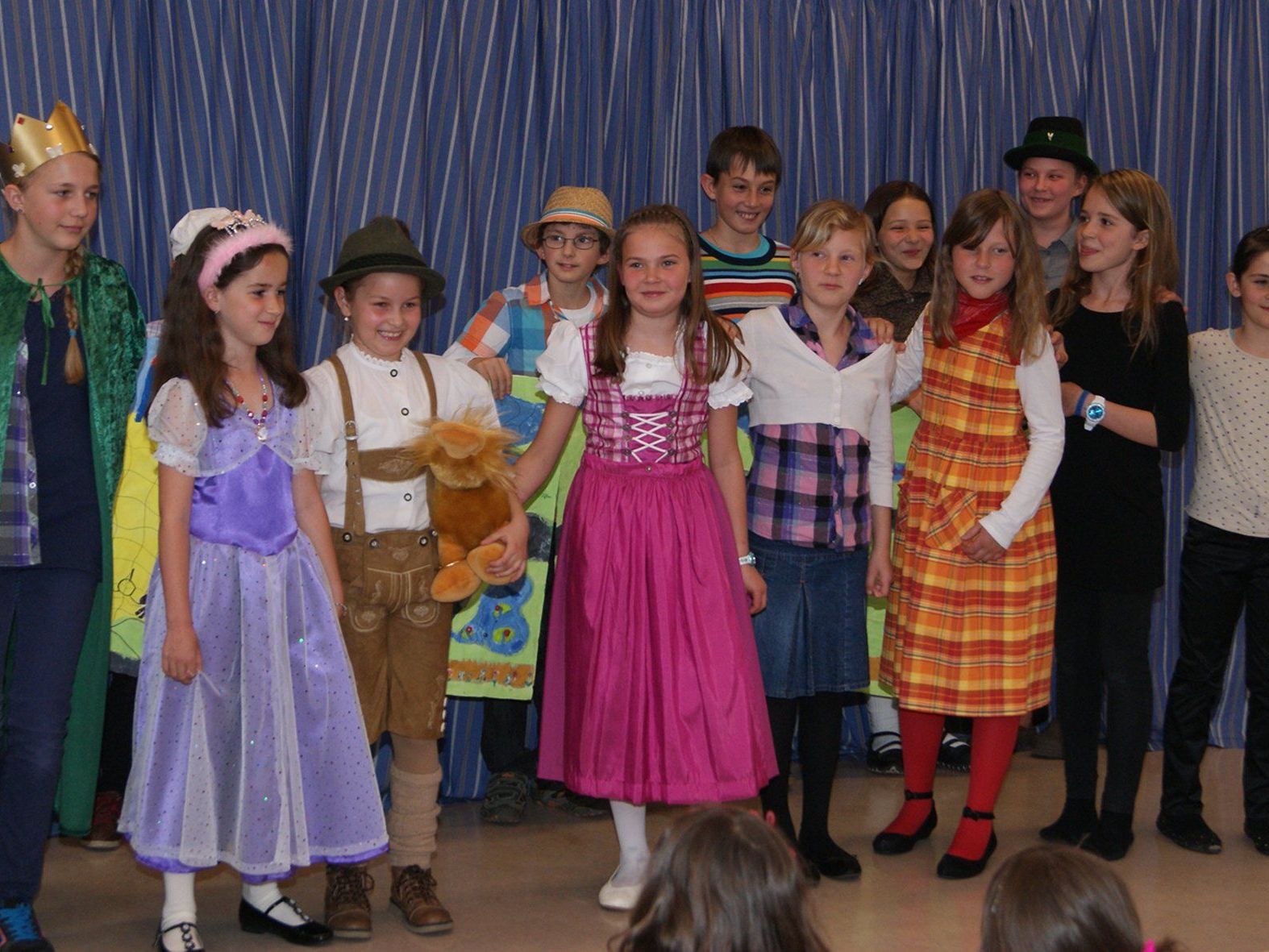 Der Cantemus-Kinderchor in Aktion. Der Cantemus-Kinderchor in Aktion.
