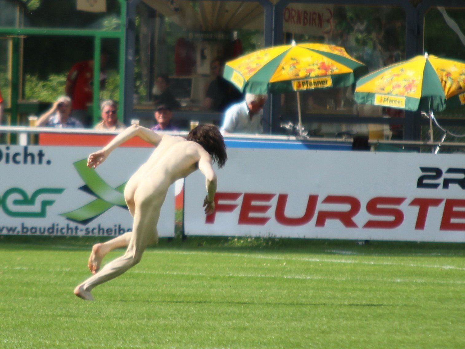 Symbolbild: Zwei Flitzer sorgten beim Regionalligaderby zwischen Dornbirn und Andelsbuch für Action. Symbolbild: Zwei Flitzer sorgten beim Regionalligaderby zwischen Dornbirn und Andelsbuch für Action.
