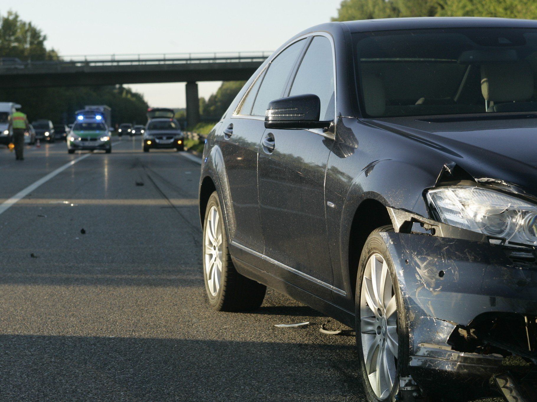 Sigmarszell: Motorradunfall auf der A96, Bregenzer verletzt. Sigmarszell: Motorradunfall auf der A96, Bregenzer verletzt.