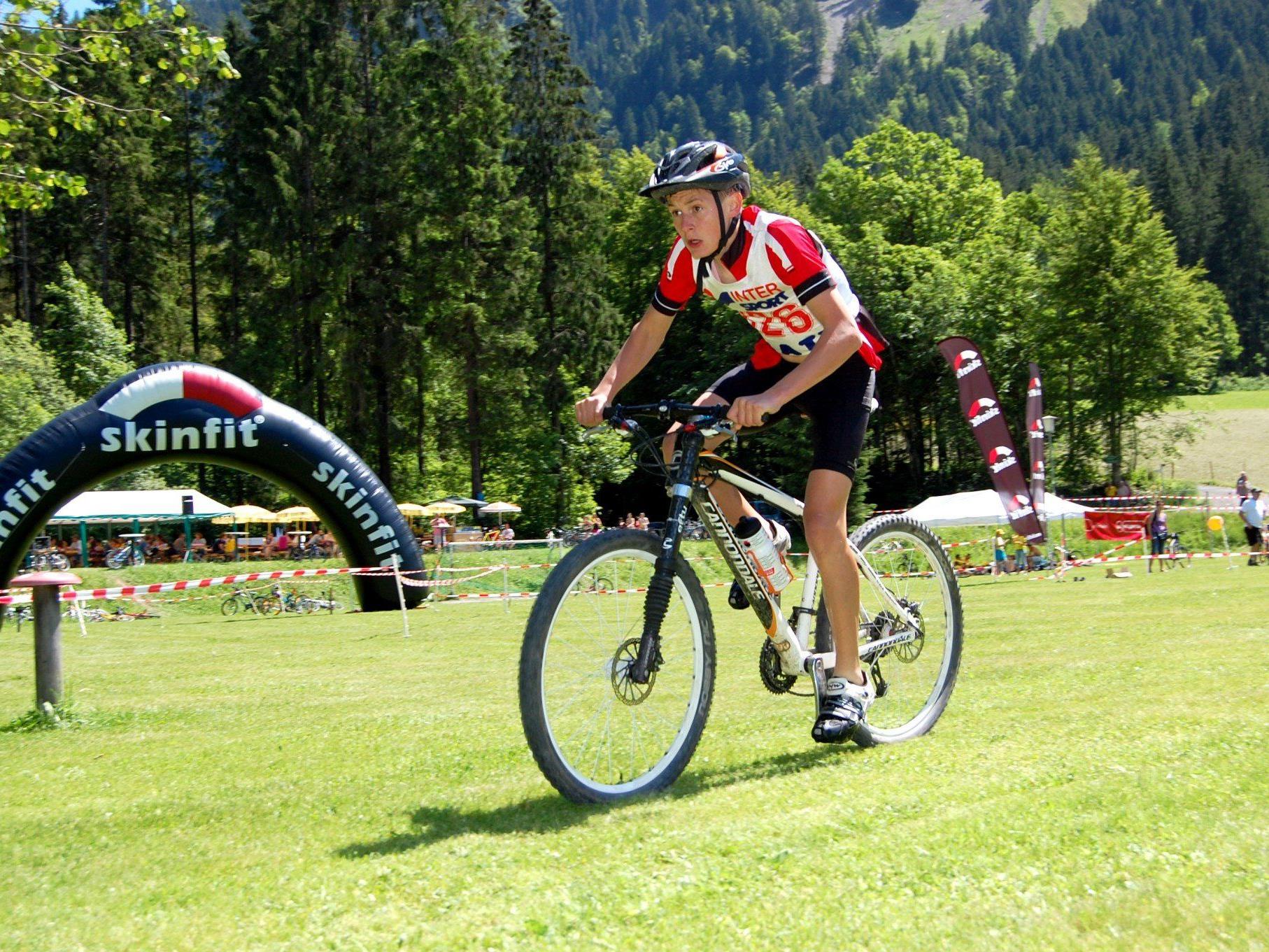 Fahrradfahren, Schwimmen und Laufen stehen am Programm.