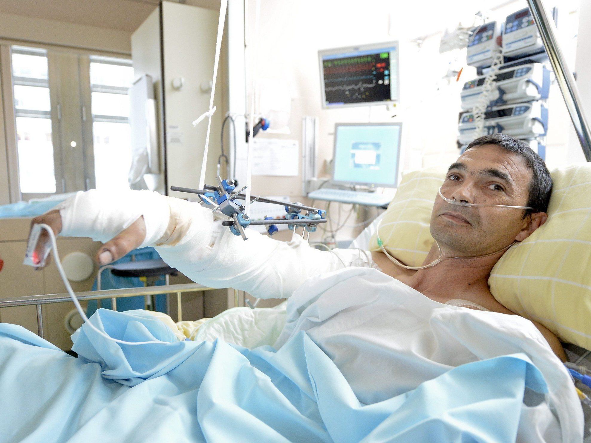 Schwer verletzter Ungar läutete bei Einfahrt für Notarzt. Schwer verletzter Ungar läutete bei Einfahrt für Notarzt.