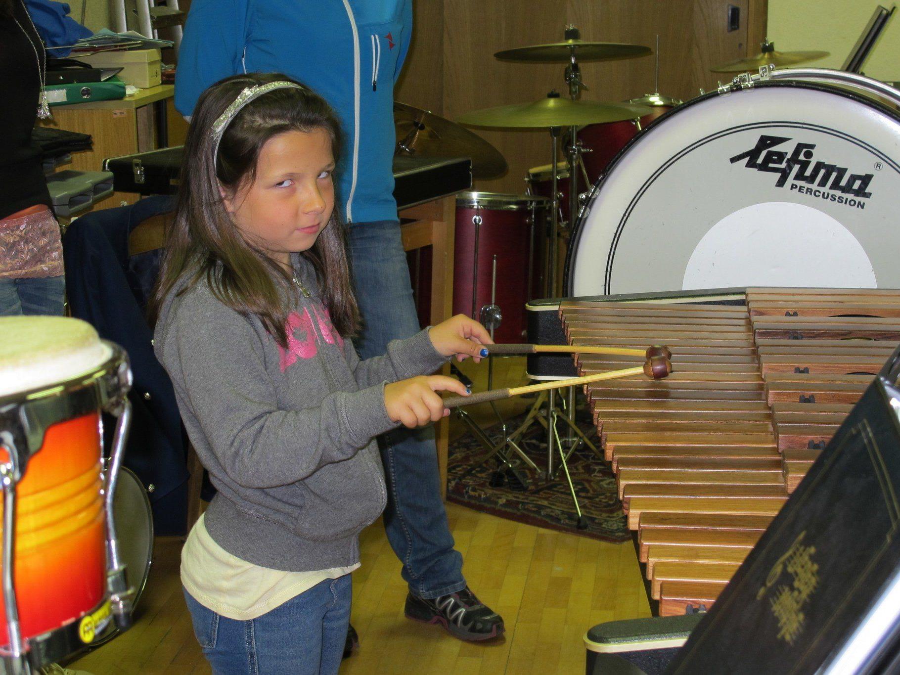 Die Instrumente waren für die Kinder sehr interessant.