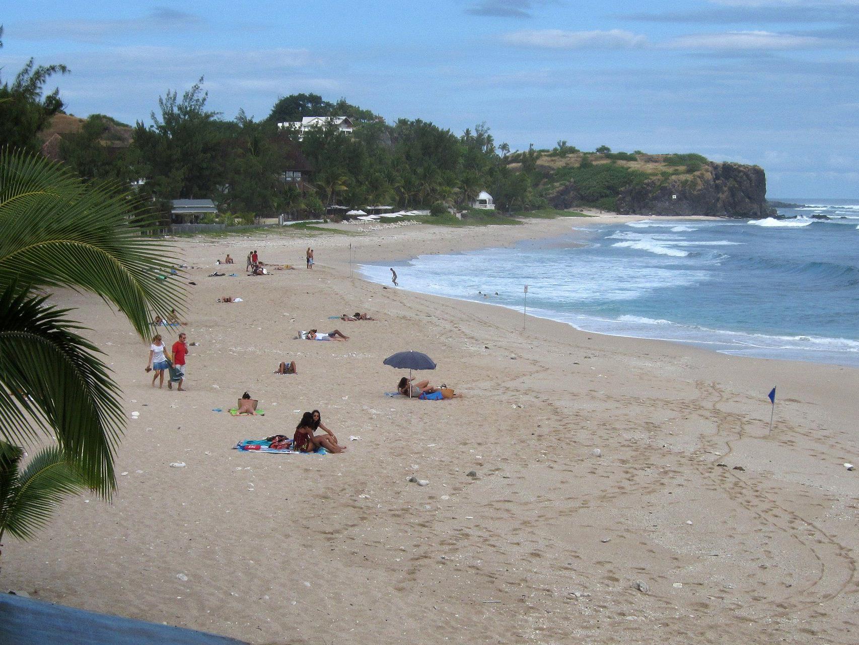 Der 36-jährige Surfer wurde auf La Reunion 50 Meter vom Strand entfernt von einem Hai attackiert.