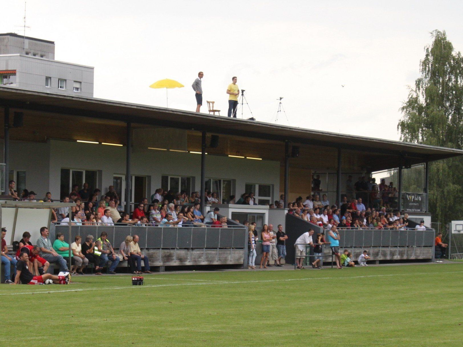 Ein volles Haus erwartet das Team des SV Typico Lochau mit Trainer Rade Plakalovic auch beim Heimspiel gegen Langenegg auf der Sportanlage Hoferfeld. Ein volles Haus erwartet das Team des SV Typico Lochau mit Trainer Rade Plakalovic auch beim Heimspiel gegen Langenegg auf der Sportanlage Hoferfeld.