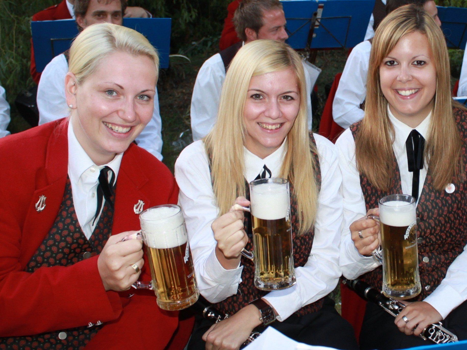 Zünftiger Blasmusikfrühschoppen am Kaiserstrand mit dem „Musikverein Lochau“. Zünftiger Blasmusikfrühschoppen am Kaiserstrand mit dem „Musikverein Lochau“.