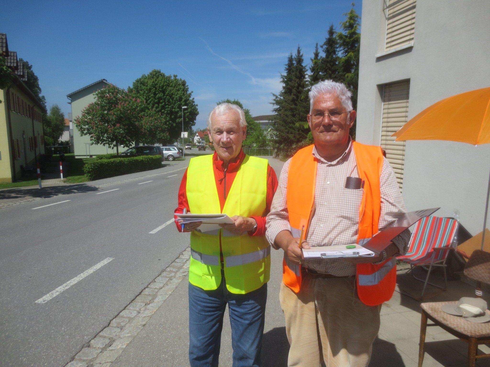 Josef Böhler und Manfred Kepp an der Zählstelle Q 2 Toni-Russ-Straße im Einsatz.