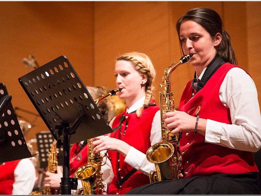 Musikantinnen des MV EGG in Aktion Musikantinnen des MV EGG in Aktion