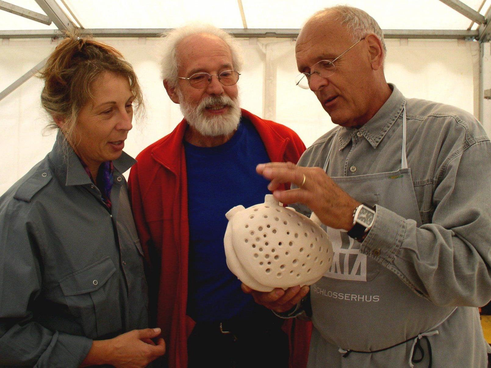 Edeltraud Kräutler-Nagler, Werner Sonderegger und Günter Schleinitz organisieren den 9. Keramiksommer.