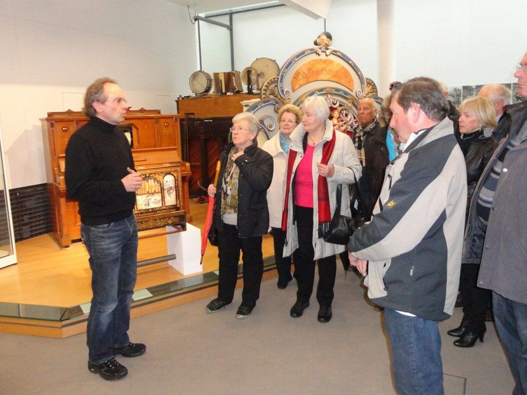 Bei dem informativen Ausflug gab es vieles über die Welt der Uhren zu hören. Bei dem informativen Ausflug gab es vieles über die Welt der Uhren zu hören.