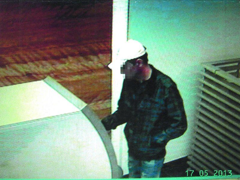 Unmittelbar nach der Tat hoben die Diebe mit der gestohlenen Bankomatkarte ihres Opfers an mehreren Geldautomaten Bargeld ab Unmittelbar nach der Tat hoben die Diebe mit der gestohlenen Bankomatkarte ihres Opfers an mehreren Geldautomaten Bargeld ab