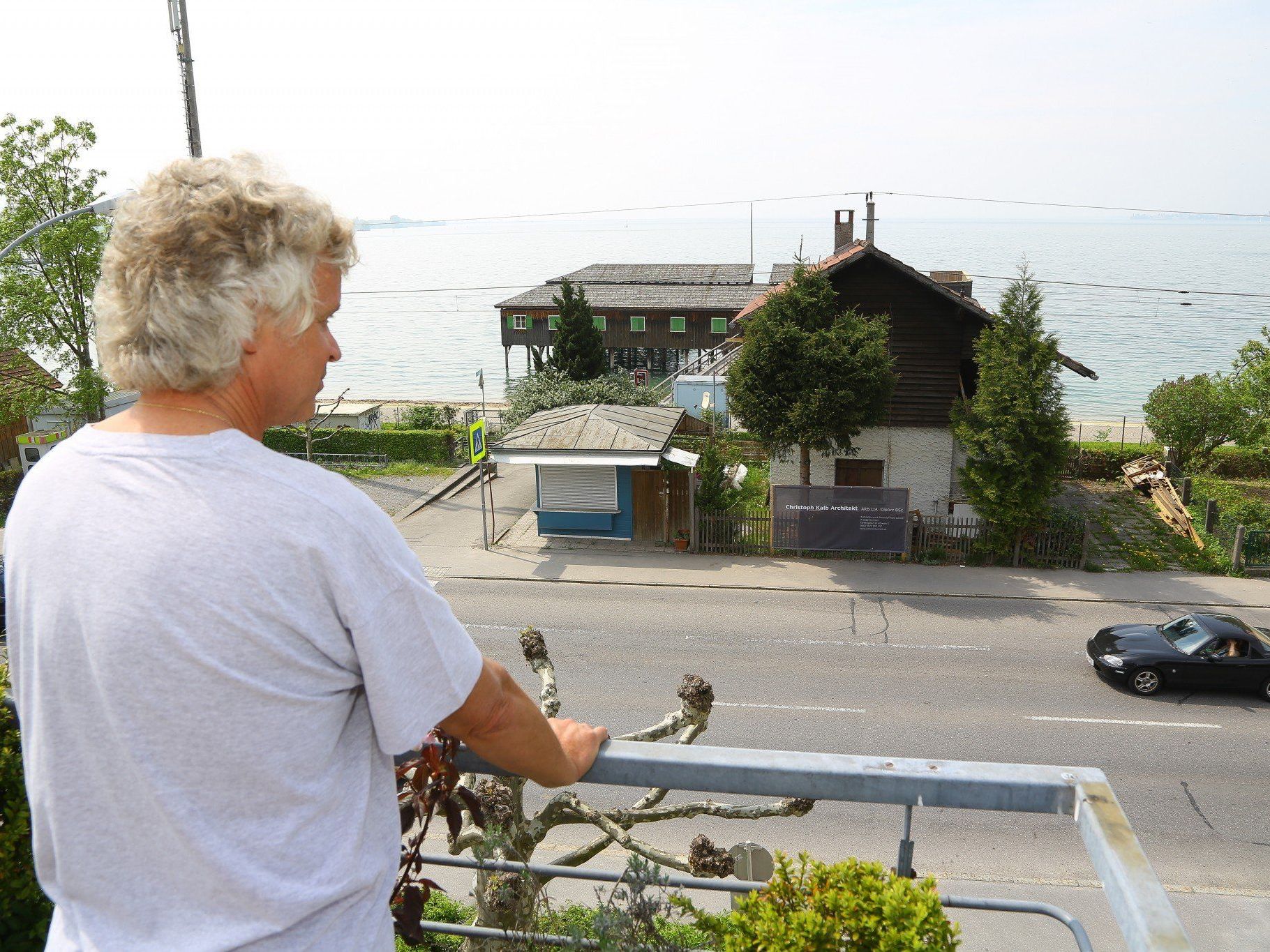 Akteneinsicht gibt es für die Nachbarn keine, sie gelten nicht als Anrainer. Akteneinsicht gibt es für die Nachbarn keine, sie gelten nicht als Anrainer.