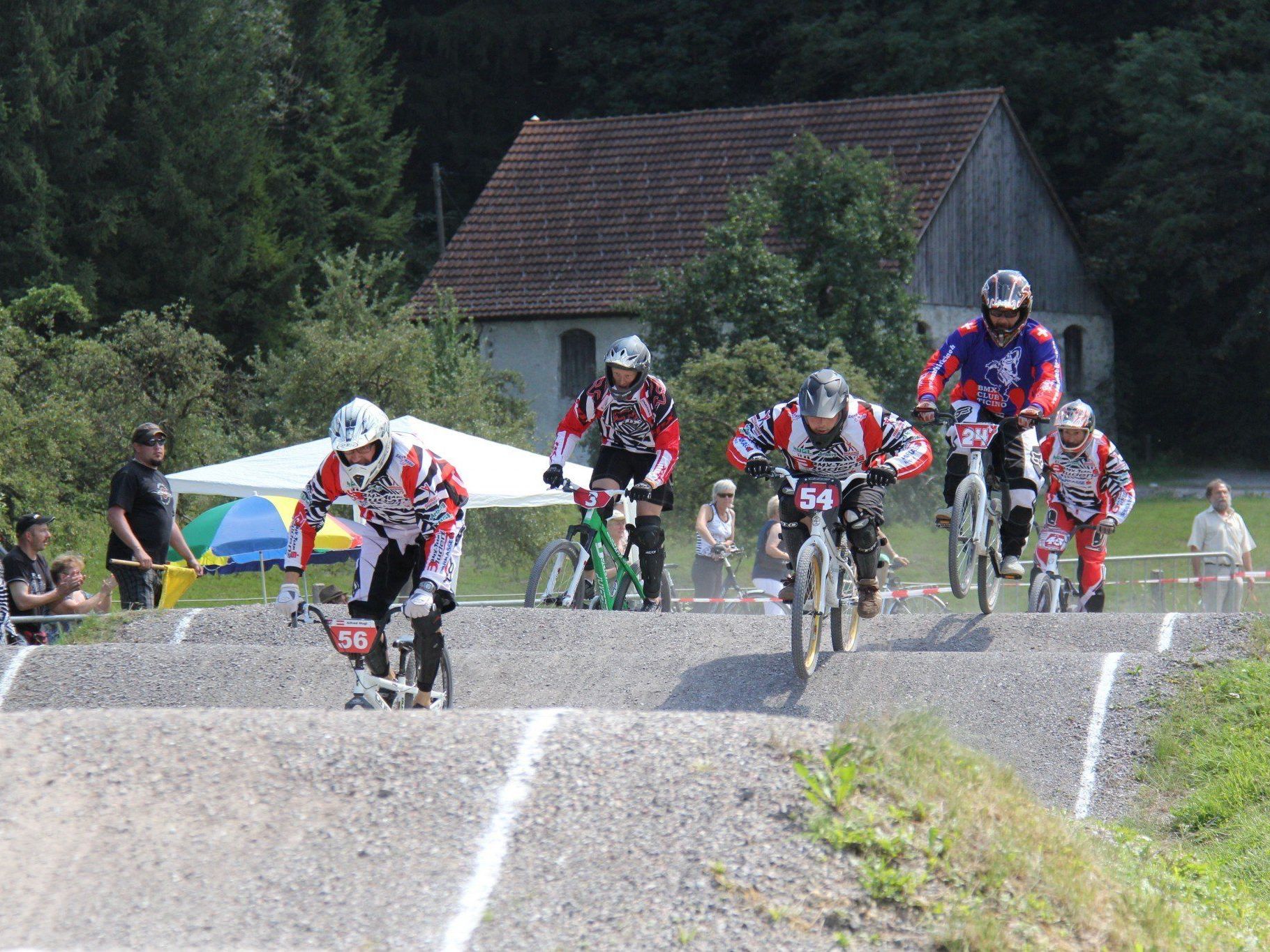 Spannende Rennen beim BMX-Vereinscup. Spannende Rennen beim BMX-Vereinscup.