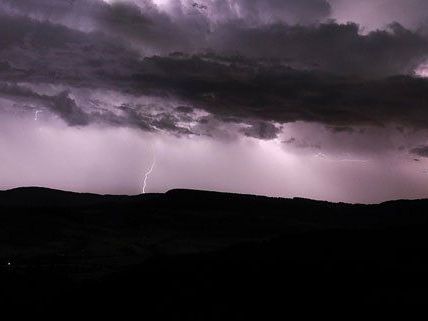 Wegen des heftigen Wolkenbruchs musste das Spiel Vienna gegen Horn abgebrochen werden. Wegen des heftigen Wolkenbruchs musste das Spiel Vienna gegen Horn abgebrochen werden.