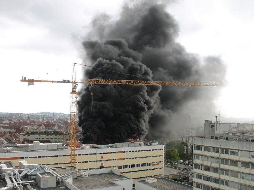 Im Möbelhaus Leiner am Grazer Hauptbahnhof brach am Mittwoch ein Feuer aus.
