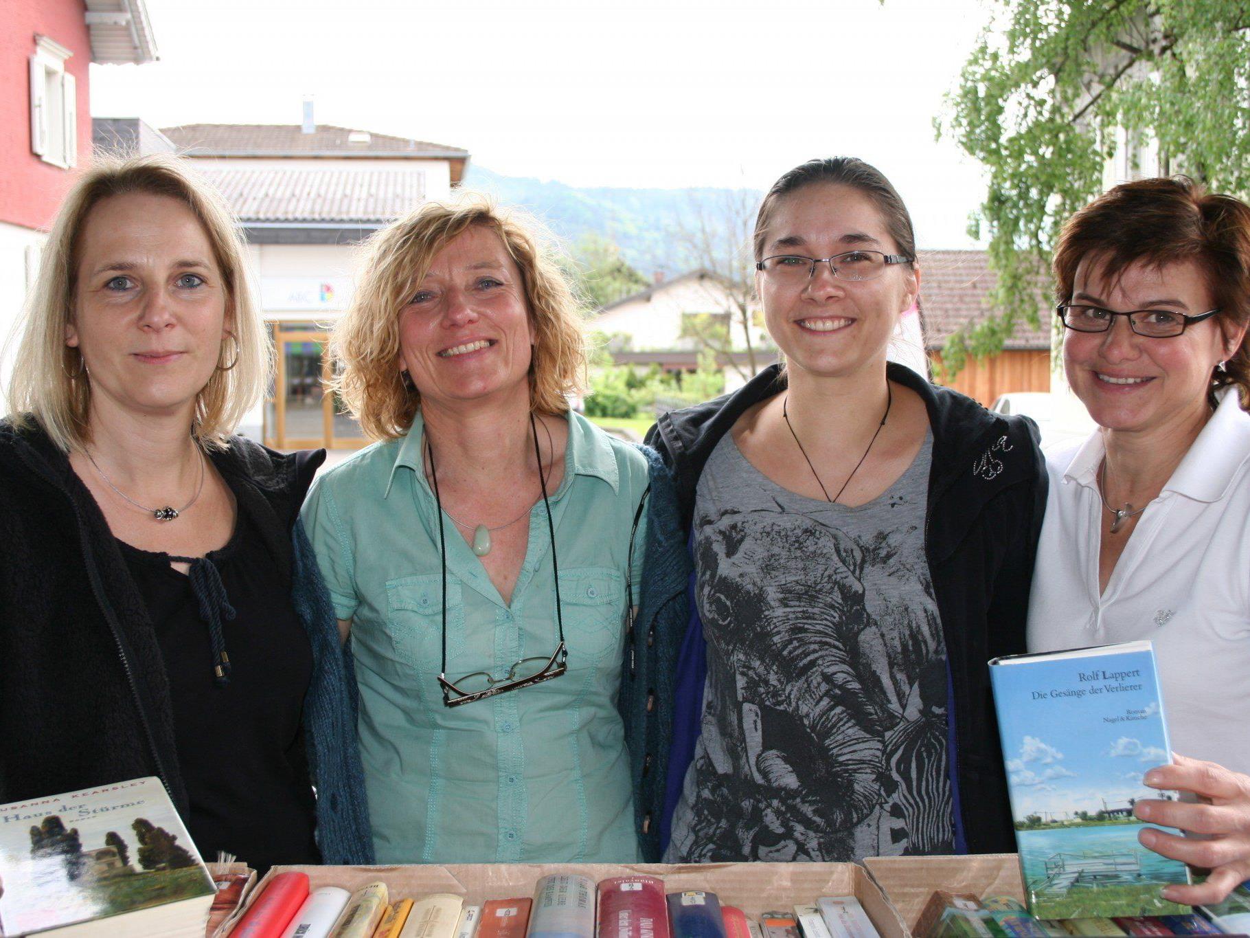 Das Bücherei-Team freute sich über die vielen Besucher (Karin Jochum, Leiterin Maria Berloffer, Nicole Brei und Karin Breuss).