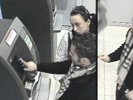Die Polizei bittet um Hinweise auf die abgebildeten Personen. Die Polizei bittet um Hinweise auf die abgebildeten Personen.