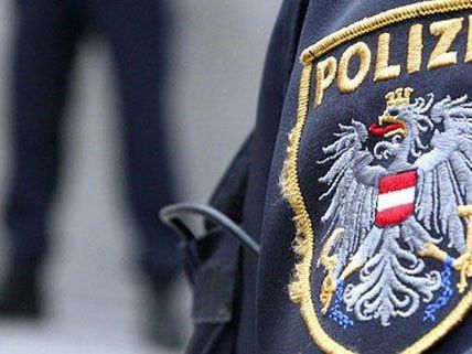 Mann schlägt Frau auf offener Straße - Polizist außer Dienst erkennt gesuchten Mann wieder Mann schlägt Frau auf offener Straße - Polizist außer Dienst erkennt gesuchten Mann wieder